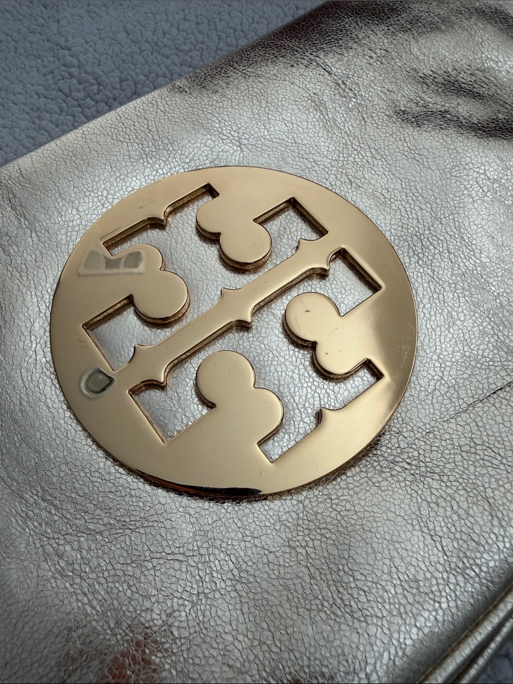 Tory Burch Metallic Gold Leather Logo Clutch(no shoulder chain) - Picture 5 of 9